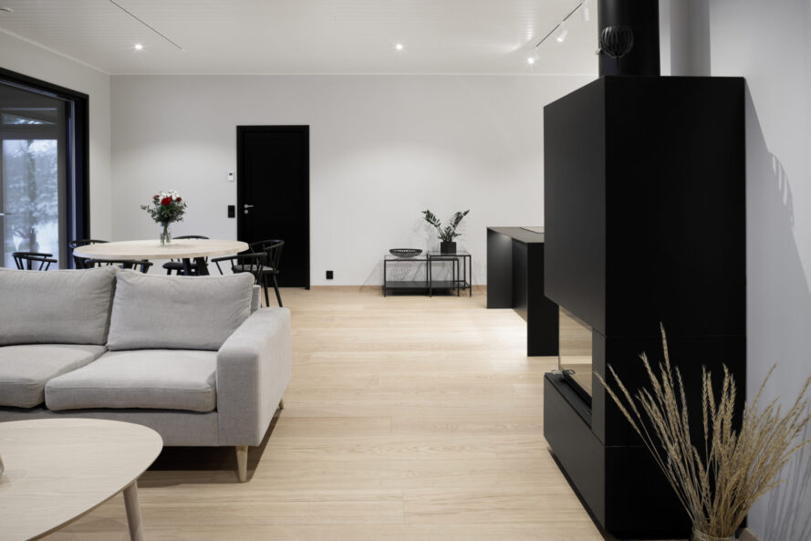 White-Frost-harder2_1-scaled