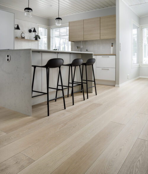 Kuinka asennan vinyylilattian?